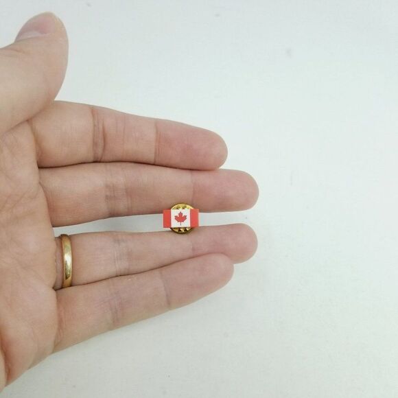 Vintage Little Canada Flag Pin, Canadian Red and White Mapel Leaf Brooch Estate - Picture 3 of 5